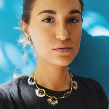 collar-ojos wearing sin verde
